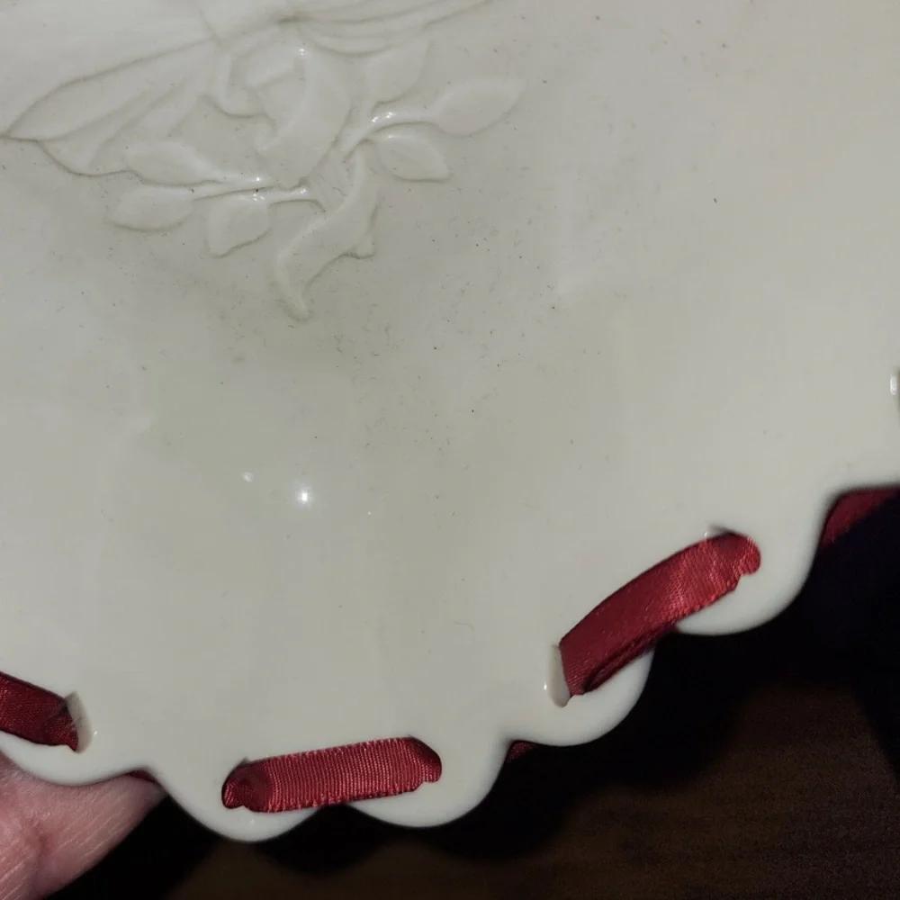 Large Longaberger Heart Shaped Oven Baker Red Ribbon Ivory Embossed Floral 1993